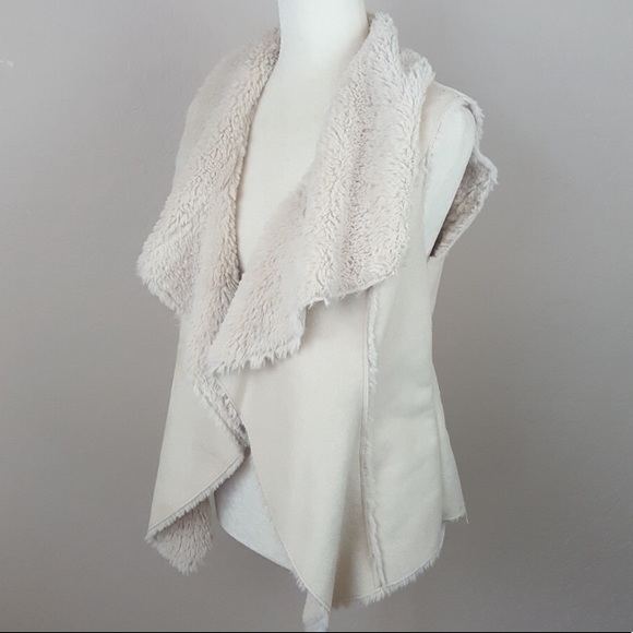 TRADED Knox Rose Sherpa Faux Suede Open Vest - Picture 3 of 4